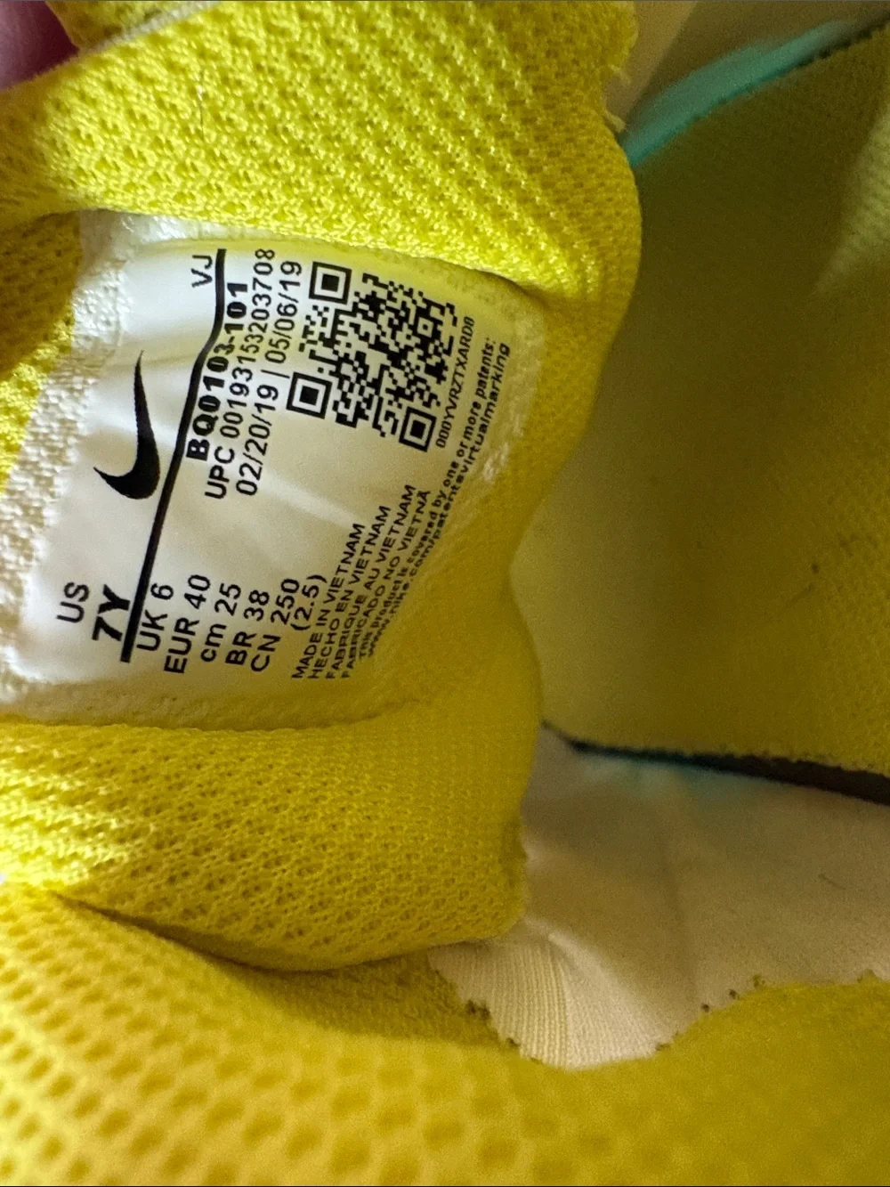 Nike Kids Sneakers in White, Purple, Yellow and Black